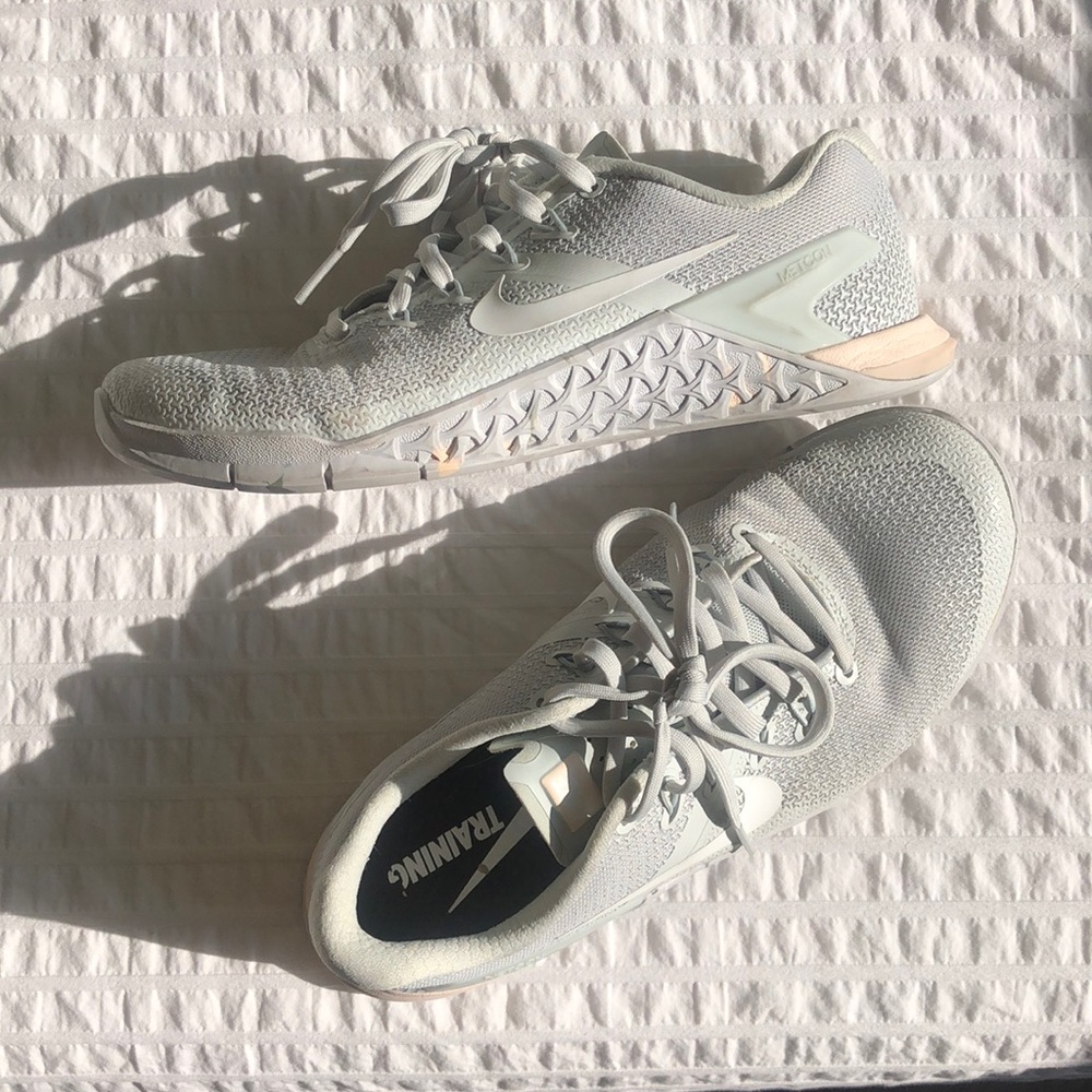 Like New Nike Metcons in Grey Size 7.5